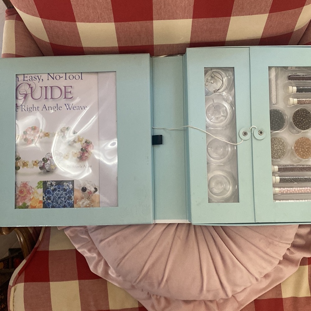 Introduction to Beading 🎀 Book and beads - Craft materials - Never Used - Picture 6 of 8